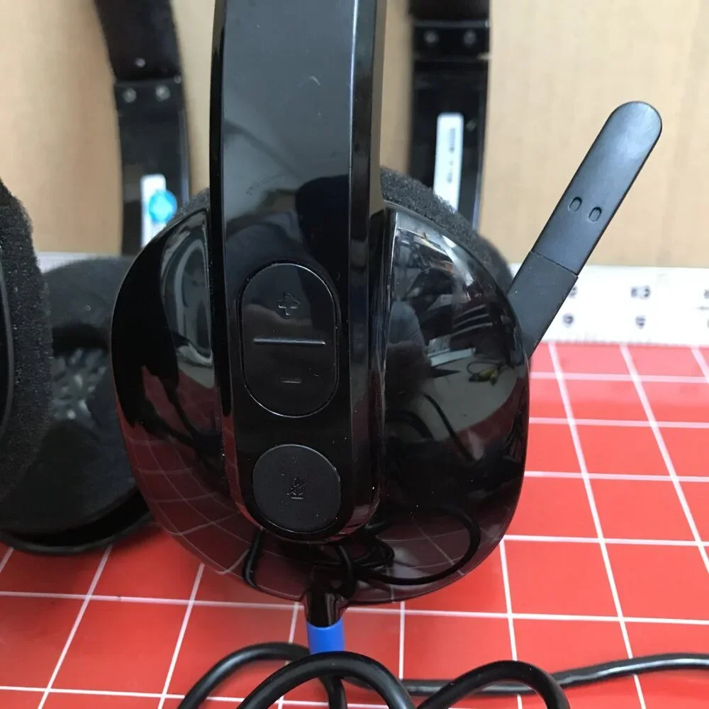 2 Logitech H540 USB Headsets
